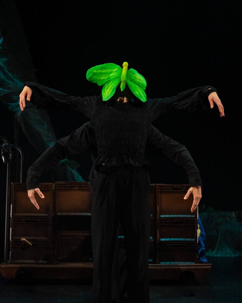 Roodkapje-in-Amazonia-6-By-Duda-Paiva-Company-X-Koko-EXG-WEB-4x5-5-819x1024