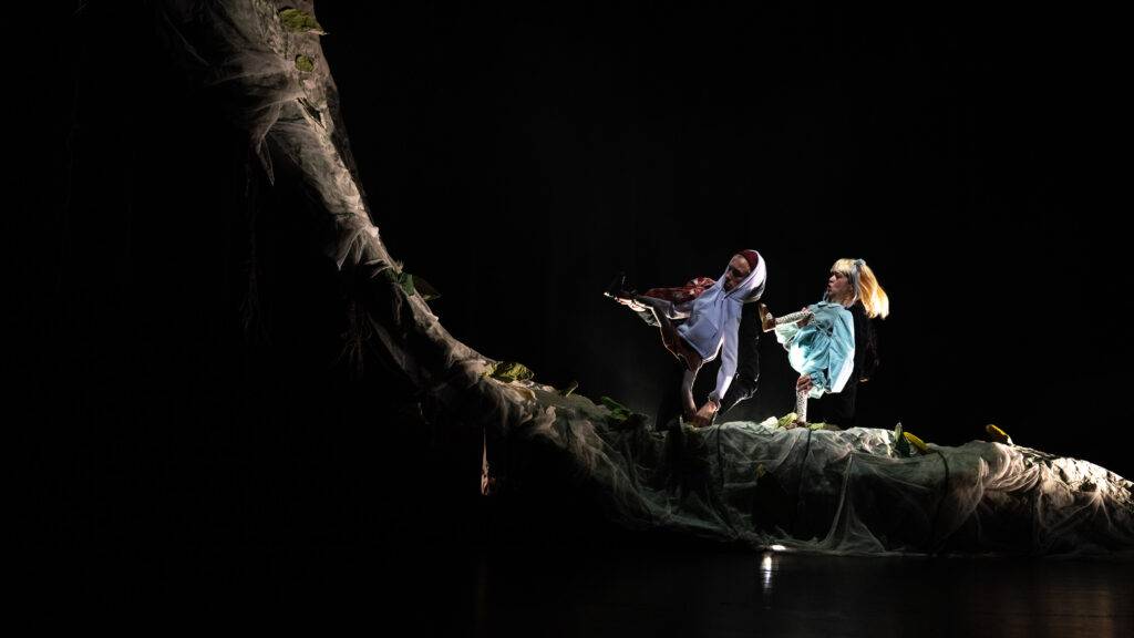 Roodkapje-in-Amazonia-6-By-Duda-Paiva-Company-X-Koko-EXG-WEB-Horizontaal-31-1024x576