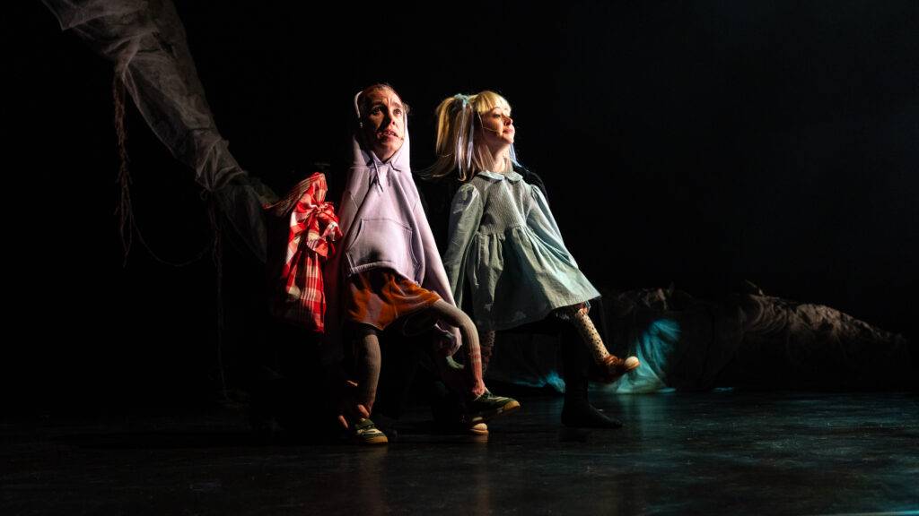 Roodkapje-in-Amazonia-6-By-Duda-Paiva-Company-X-Koko-EXG-WEB-Horizontaal-34-1024x576 (2)